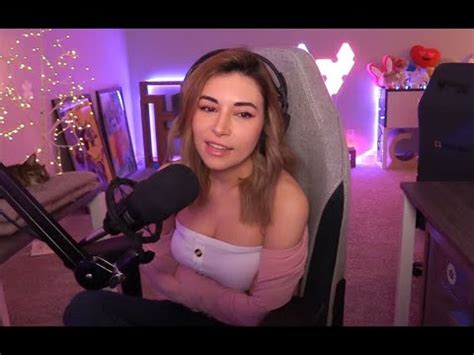 Alinity Nude Latina